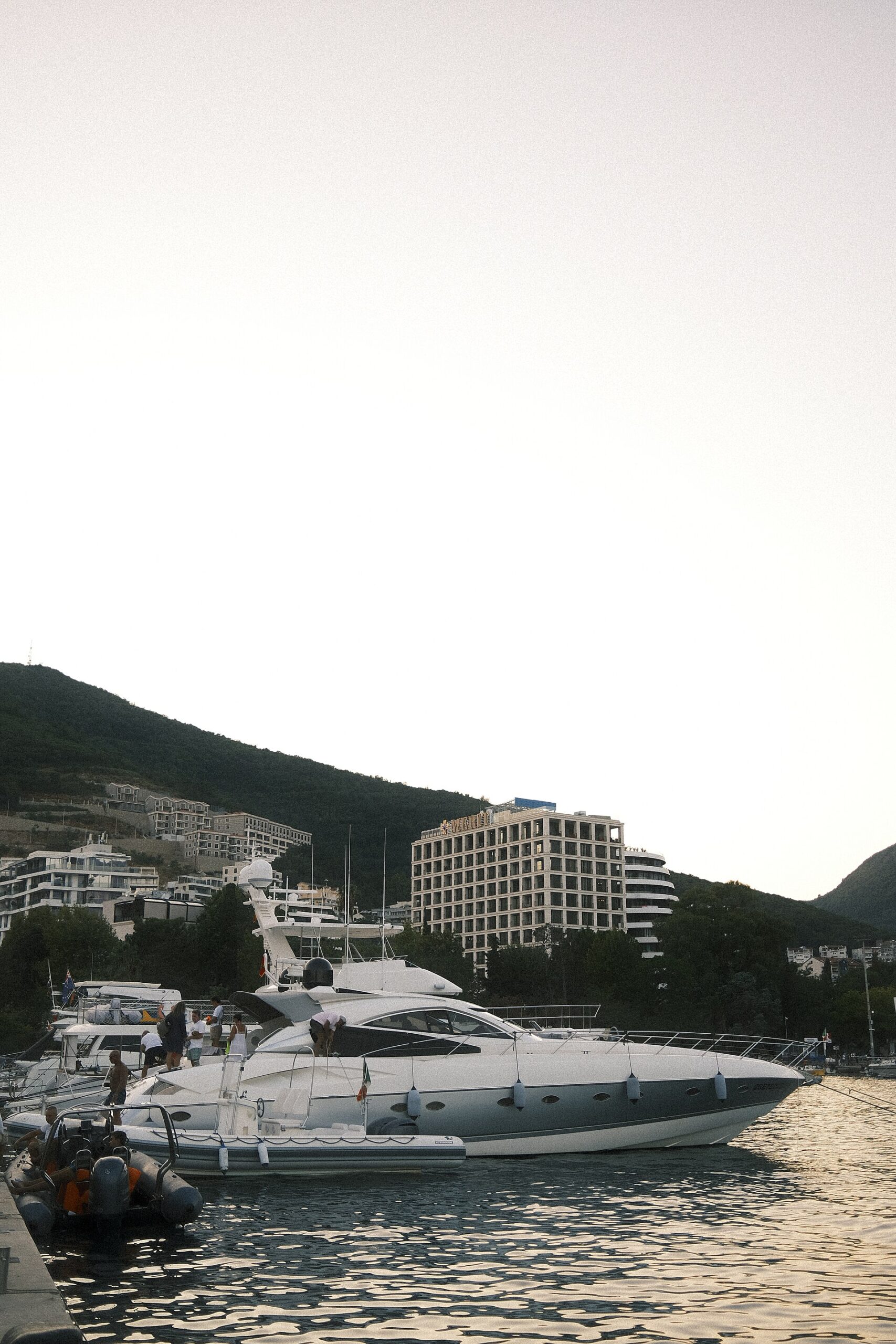 miami yacht charter photo 1